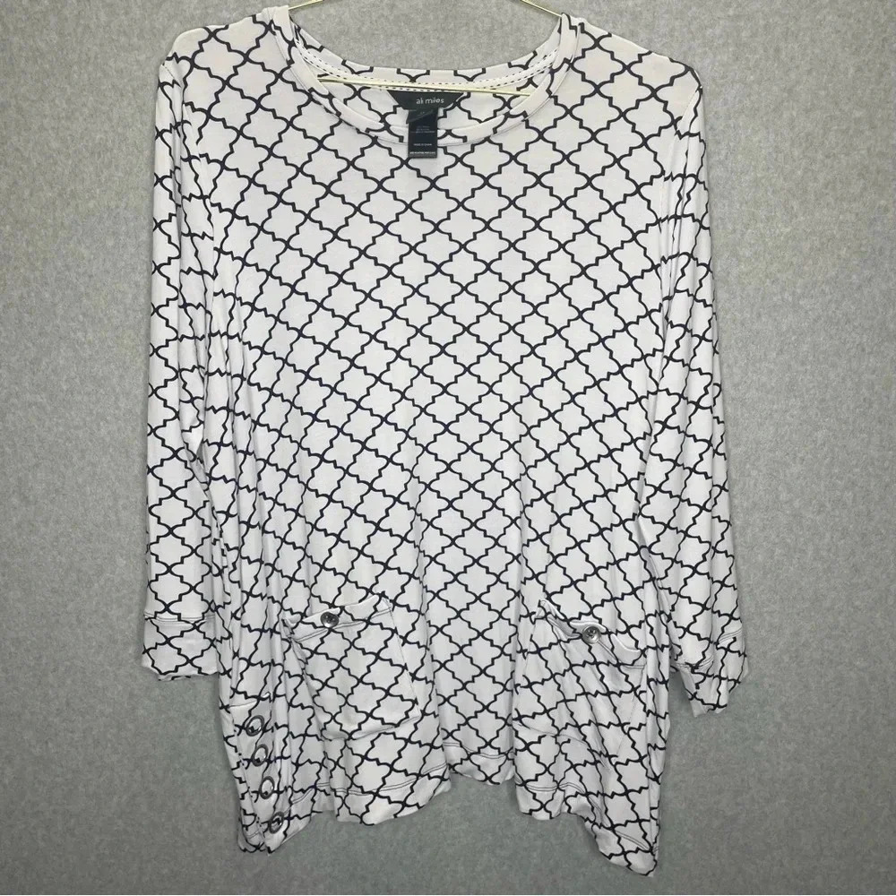 Ali Miles Morrocan Trellis Patterned Snap Button Sides Tunic Top